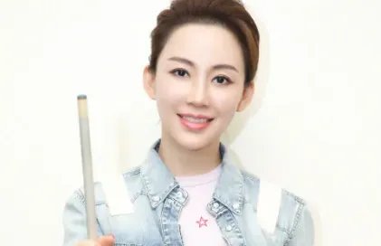 潘晓婷和丁俊晖比赛