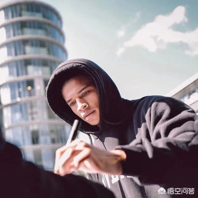 瓜帅遭曼联逆转无缘提前夺冠，上次两连败是什么时候，曼城出问题了吗？