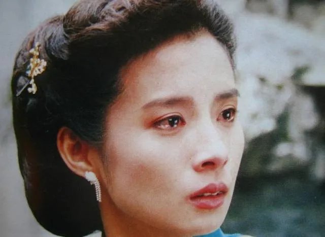 《哑巴新娘》两位主角今昔对比，容颜不变事业却差别巨大，你怎么看？