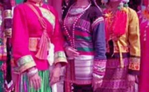 三年级上册《我们的民族小学》课文