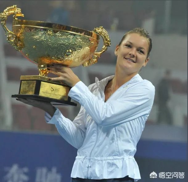 女子网球前世界第二名拉德万斯卡宣布退役，如何评价这位波兰女名将？