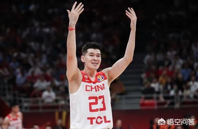 有人说男篮惜败波兰不怪周琦，责任在李楠，周琦不应该被骂的一无是处！你怎么看呢？