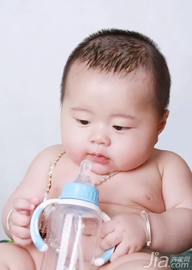 塑料奶瓶好吗  塑料奶瓶什么材质好