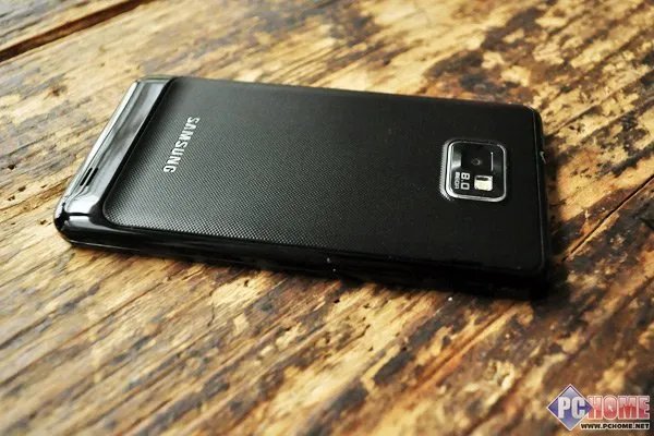 三星I9100评测 机身背面
