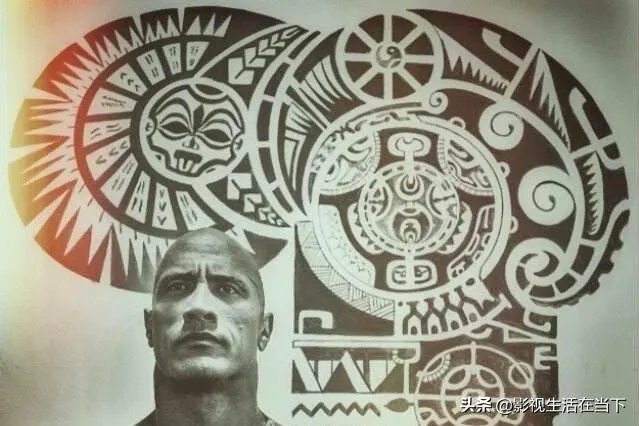 巨石强森、罗曼·雷恩斯的纹身都有什么来头？为什么他们的纹身很像？