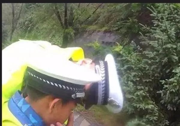 警察上班时间打游戏的原因是什么？