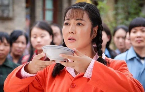 王茜华：演农村剧走红，为拍戏整容200次，今50岁现状如何？