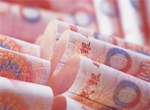 女会计贪污千万做美容  外表美了却将陷牢狱之灾