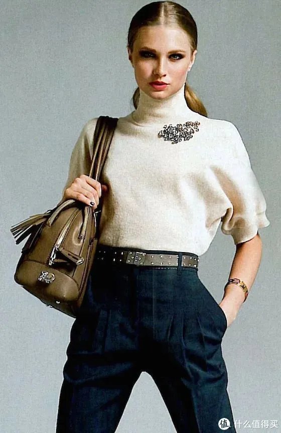 女士胸针怎么佩戴