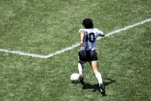 马拉多纳抢救无效去世后，都有哪些名人发文悼念了？