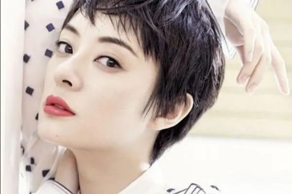 蒋勤勤孙俪是同父异母，俩人真实关系浮出水面，你觉得像吗？