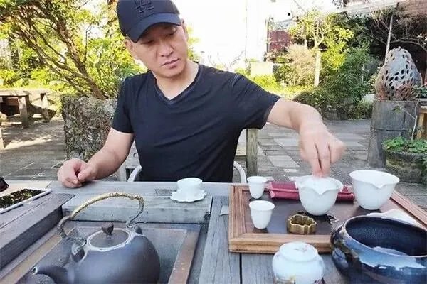 周杰回应因得罪陈道明被封杀，两人之间发生了什么矛盾？