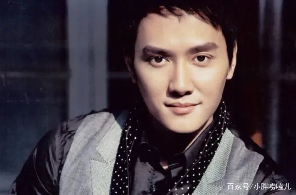 冯绍峰自曝新欢，赵丽颖脸色太难看，难道这就是他们离婚的真相？