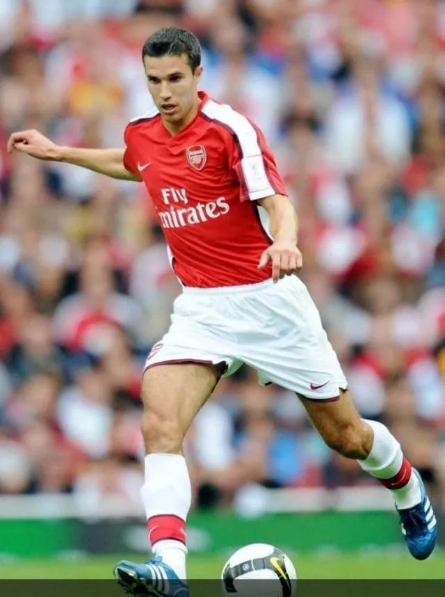 范佩西和范志毅这两个范大将军，谁能力更强，谁国际足坛地位更高？