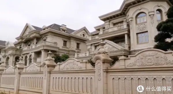 明星豪宅有啥好羡慕的，中国真正的千万豪宅都在农村！