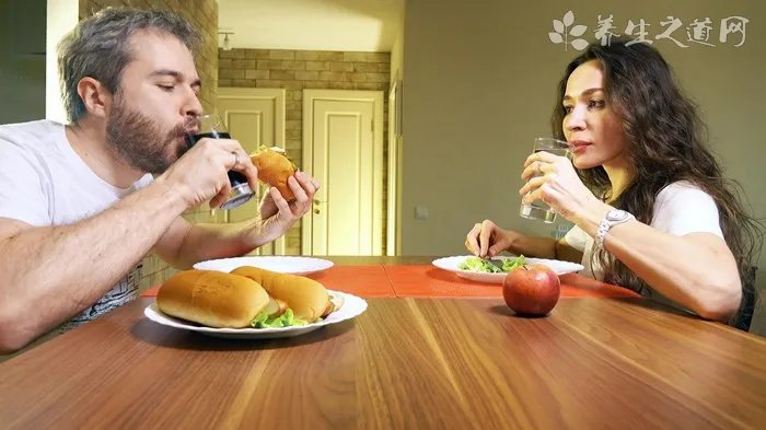 醉倒草丛误被击毙 喝醉的时候该怎么解酒