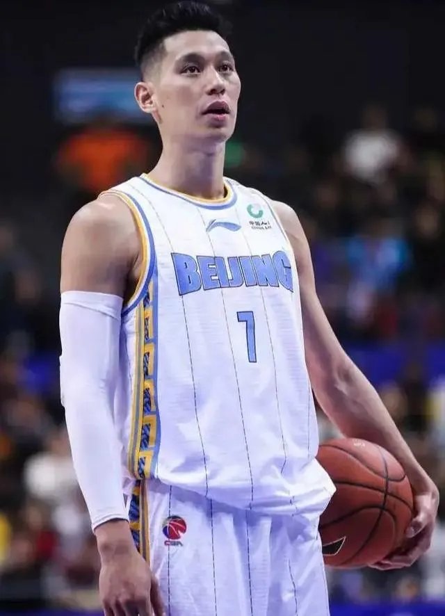 林书豪CBA首秀，砍下25分6篮板9助攻，这样的表现你满意吗？你看好林书豪吗？