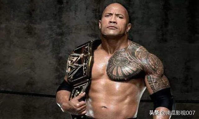 巨石强森、罗曼·雷恩斯的纹身都有什么来头？为什么他们的纹身很像？
