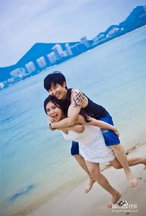 超女纪敏佳结婚了，太着急结婚照没修就发出来了