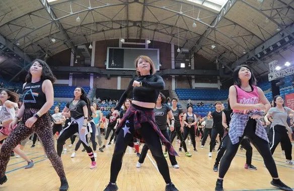 上海举行健身嘉年华为何引万人参与？