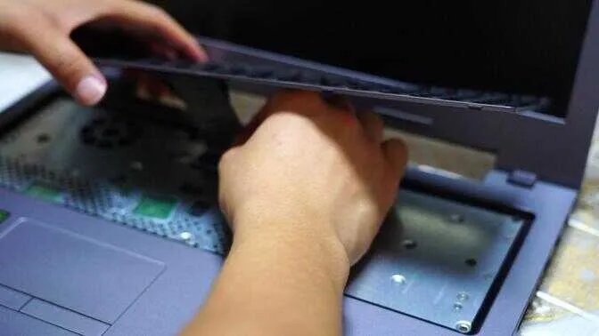 联想y430拆机教程(笔记本电脑拆卸更换固态硬盘)