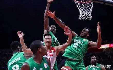 网友翻了郭艾伦和易建联的微博，前者大多是综艺，后者大多是篮球，你怎么看？