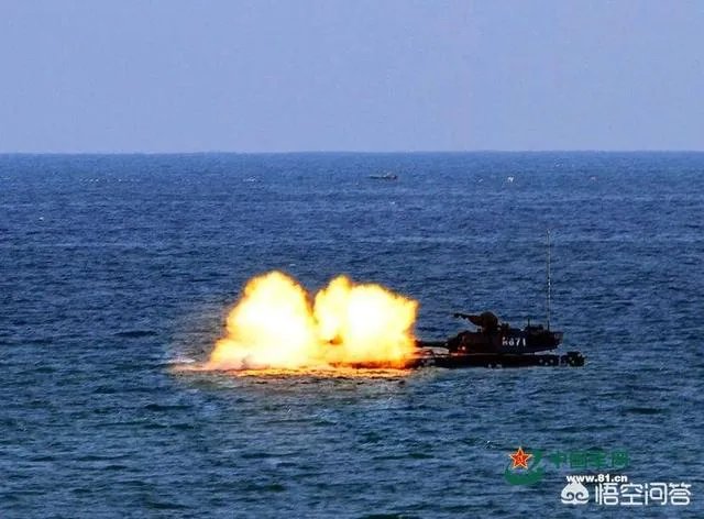 中国05式两栖步战车在海里时是否可以开炮？性能怎么样？