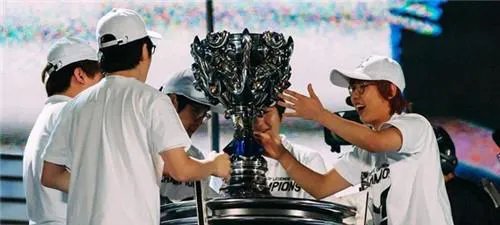 [小艾电竞]IG痛失六连胜 仅有三个队伍拿到[六连胜！]成就