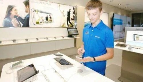 苹果客服人工24小时是多少啊？