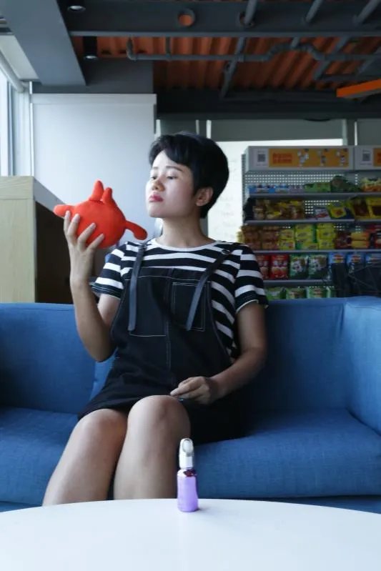 学习化烟熏妆的步骤，清纯优雅的烟熏妆？