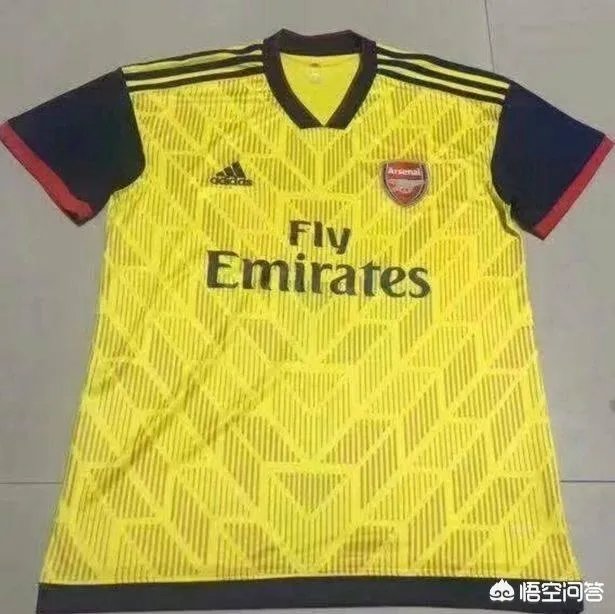 阿森纳下赛季新球衣被曝光，复古造型由阿迪达斯赞助，球迷嫌它丑，你觉得怎么样？