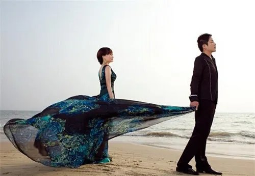 拍结婚照姿势大全  2017最好看的婚纱照姿势