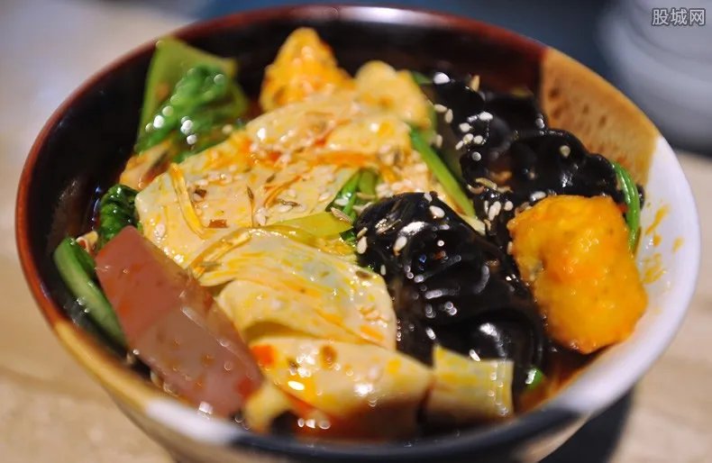 张亮麻辣烫称无权干涉杨国福 还否认双方有亲戚关系