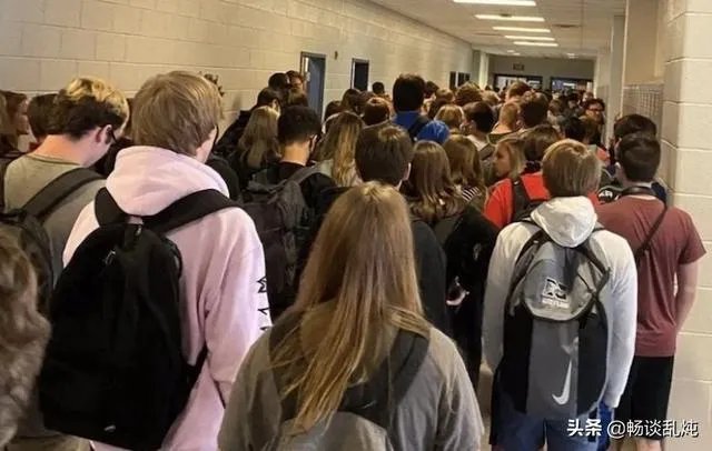 美国大学37000人确诊新冠肺炎，谁来承担责任？