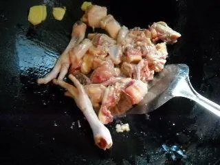 土豆炖鸡汤要如何做，土豆炖鸡汤的做法步骤