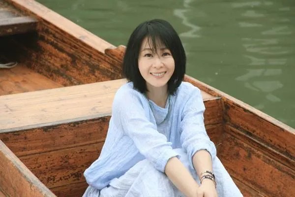 刘若英现如今逐渐变老，感情却没有多少消息为什么？