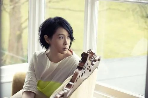 刘若英现如今逐渐变老，感情却没有多少消息为什么？