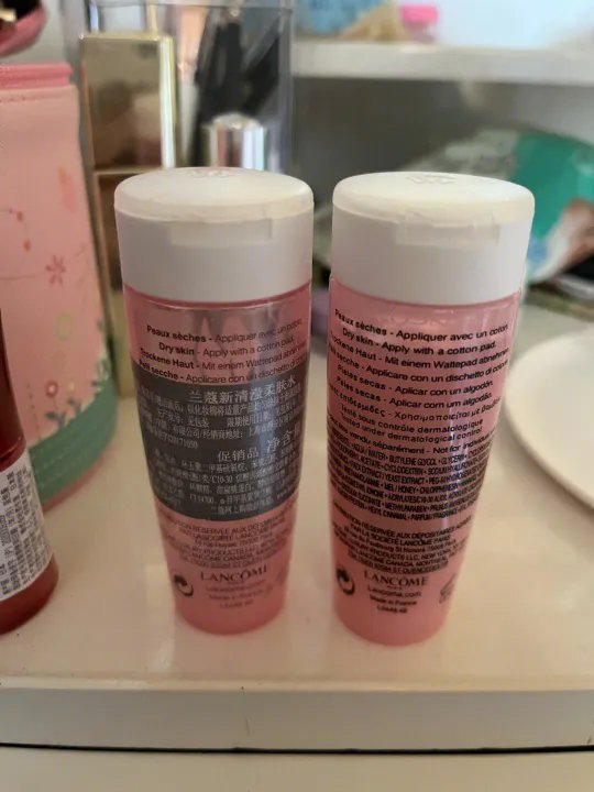 兰蔻清滢爽肤水粉水小样真假对比