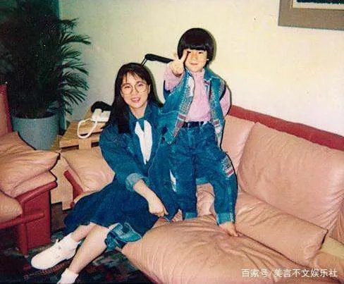 林凤娇深爱成龙这么多年,背后为何全是泪水?