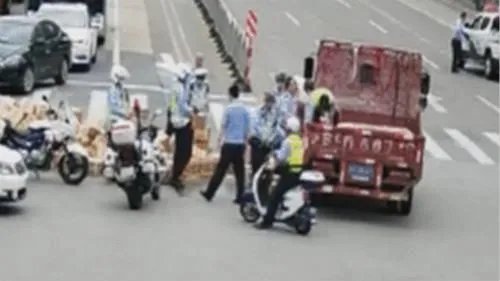 上海1000多箱茅台翻车，司机崩溃，为啥评论都说是假酒？