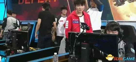 OMG诺夏赛后拒握对方手 玩家称长得好看可以原谅