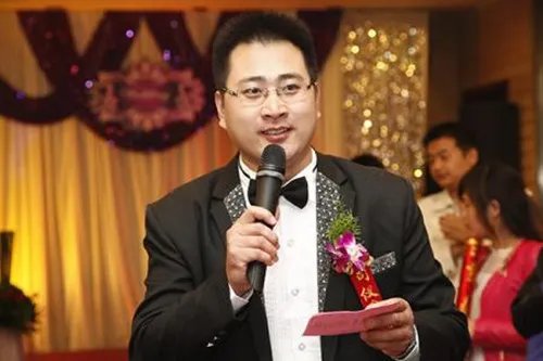 婚礼主持多少钱一场  如何选择婚礼司仪