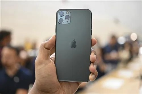 iPhone12首批货已售罄,为何人们嘴上说不买却买了?