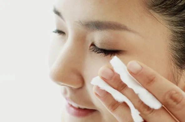 学习化烟熏妆的步骤，清纯优雅的烟熏妆？