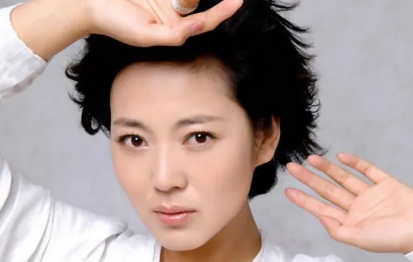 王茜华：演农村剧走红，为拍戏整容200次，今50岁现状如何？