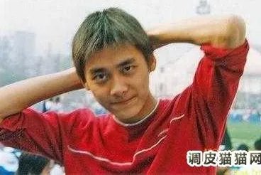 李易峰整容前的照片：出道前照片反差大