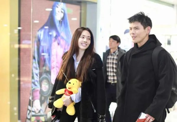 向佐和郭碧婷究竟是怎么认识的?