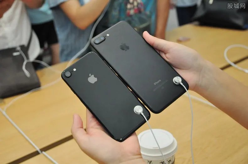苹果双向无线充电 将登场的iPhone11值得买吗