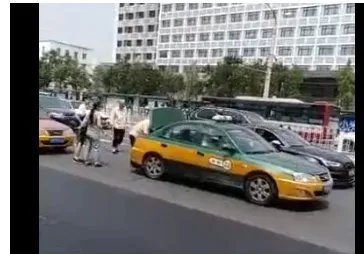 奥迪撞飞出租司机事件的始末是怎样的？