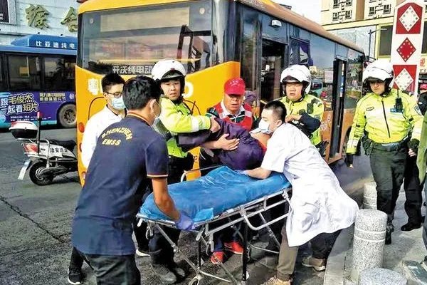 福建公交司机在驾驶过程中突发心梗后抢救无效去世，为何人会得这种病症？